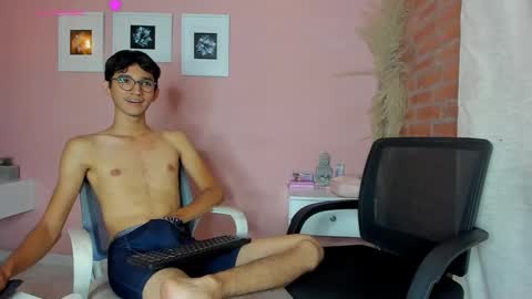Snapshot of peach_tyron chatting on 03-03-25, 10:52 peach tyron online show from 03-03-25, 10:52