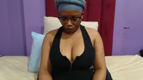 Snapshot of peachassxx chatting on 06-23-26, 06:00 peachy online show from 06-23-26, 06:00