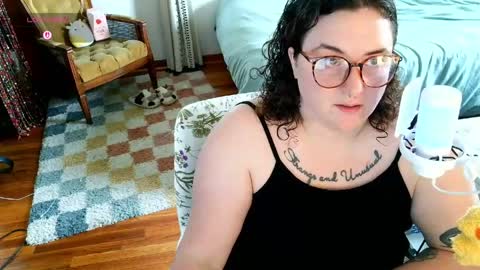 Snapshot of peachbandit chatting on 04-01-26, 03:09 Peach Bandit online show from 04-01-26, 03:09