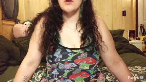 Snapshot of peachess101 chatting on 12-23-25, 12:52 Peachess online show from 12-23-25, 12:52