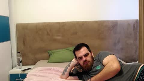 Snapshot of peacheyxcream chatting on 03-31-26, 06:47 Lizzy Zain online show from 03-31-26, 06:47