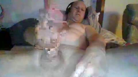 Snapshot of peachgigolo chatting on 02-27-25, 11:52 PEach online show from 02-27-25, 11:52