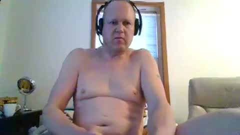 Snapshot of peachgigolo chatting on 03-11-25, 01:23 PEach online show from 03-11-25, 01:23
