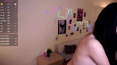 Snapshot of peachnimbus chatting on 03-11-26, 10:05 Daisy online show from 03-11-26, 10:05