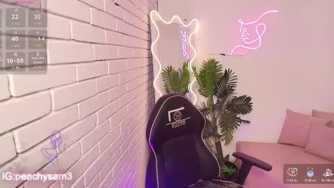 Snapshot of peachy_tay chatting on 11-25-25, 11:43 peachy_tay online show from 11-25-25, 11:43