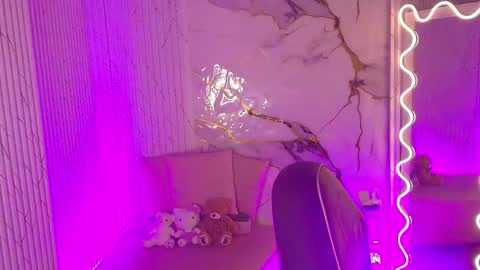 peachy_tay online show from 04-21-26, 11:38