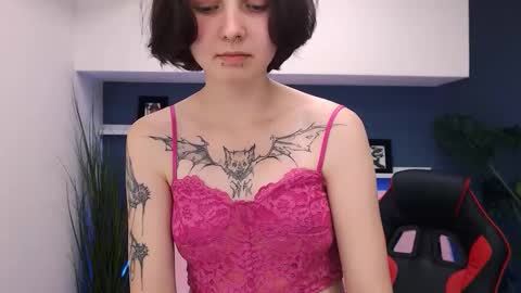 Snapshot of peachydreamm chatting on 10-11-25, 06:17 peachydreamm online show from 10-11-25, 06:17