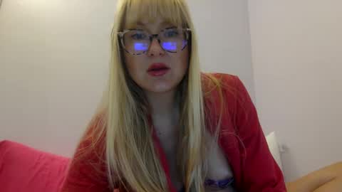Snapshot of peachymegs chatting on 10-08-25, 05:43 peachymegs online show from 10-08-25, 05:43