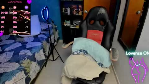 Tangerine Penaut online show from 10-24-25, 01:57