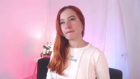 Snapshot of pear__moon chatting on 01-30-25, 01:44 LILLY online show from 01-30-25, 01:44