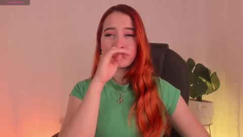 Snapshot of pear__moon chatting on 10-02-25, 11:45 LILLY online show from 10-02-25, 11:45