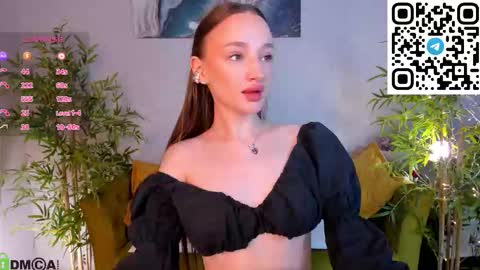 Snapshot of pearl_bloom chatting on 03-06-26, 12:40 Sex Leah online show from 03-06-26, 12:40