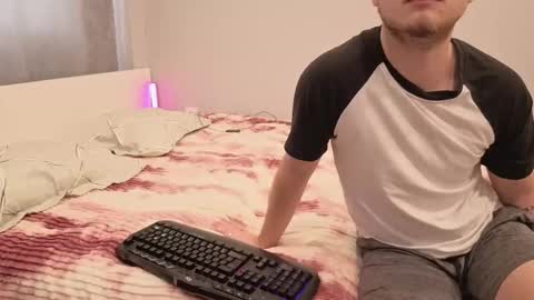 Snapshot of pearl_couple chatting on 02-08-26, 09:02 Rina and Max online show from 02-08-26, 09:02