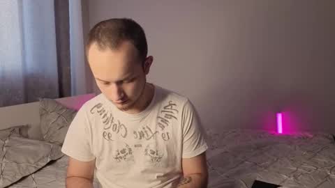 Snapshot of pearl_couple chatting on 02-10-26, 09:02 Rina and Max online show from 02-10-26, 09:02