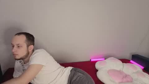 Snapshot of pearl_couple chatting on 02-19-26, 09:05 Rina and Max online show from 02-19-26, 09:05