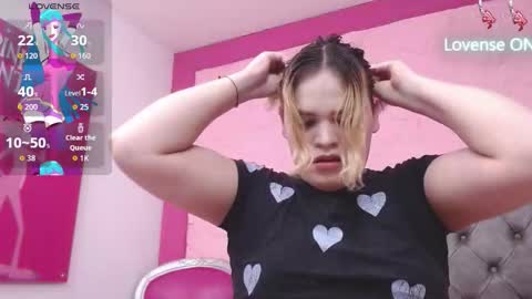 Snapshot of pearl_michelts chatting on 10-22-25, 12:27 michel online show from 10-22-25, 12:27