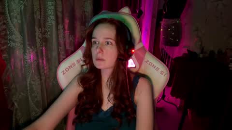 Snapshot of pearlprincess_ chatting on 06-26-26, 03:49 Adelina online show from 06-26-26, 03:49