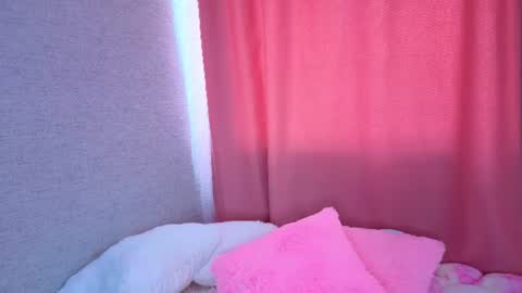 Snapshot of pearly_peach_ chatting on 06-18-26, 09:14 pearly_peach_ online show from 06-18-26, 09:14