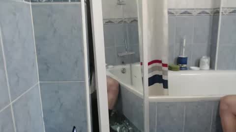 Snapshot of pedrojlennon281966 chatting on 02-01-26, 02:15 pedrojlennon281966 online show from 02-01-26, 02:15