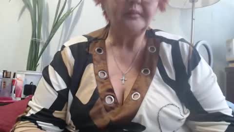 Snapshot of peggysoft chatting on 10-16-25, 11:00 PeggySoft online show from 10-16-25, 11:00
