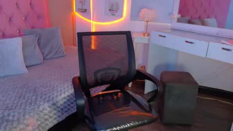 peneelopeecute online show from 07-27-26, 09:33