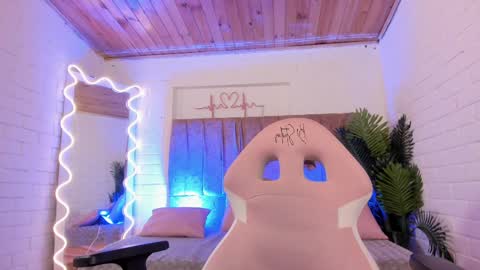 Snapshot of penelope_tay chatting on 02-23-25, 10:06 penelope online show from 02-23-25, 10:06