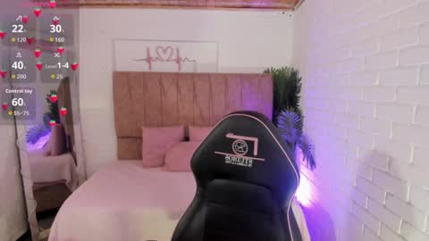 Snapshot of penelope_tay chatting on 09-24-25, 04:05 penelope online show from 09-24-25, 04:05