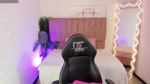 Snapshot of penelope_tay chatting on 10-30-25, 03:19 penelope online show from 10-30-25, 03:19