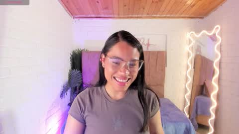 Snapshot of penelope_tay chatting on 11-18-25, 03:23 penelope online show from 11-18-25, 03:23