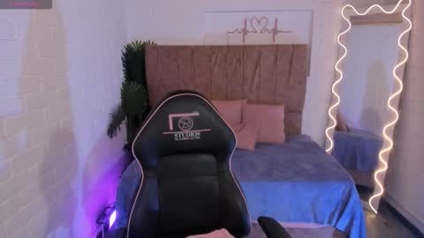 Snapshot of penelope_tay chatting on 11-20-25, 03:28 penelope online show from 11-20-25, 03:28