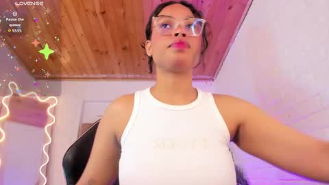 Snapshot of penelope_tay chatting on 11-27-25, 03:19 penelope online show from 11-27-25, 03:19