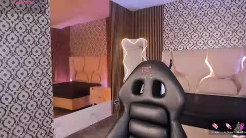 Snapshot of penelope_tay chatting on 12-23-25, 03:15 penelope online show from 12-23-25, 03:15