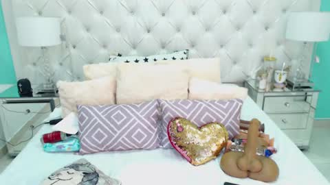 Penelope Laurent online show from 09-11-25, 12:38