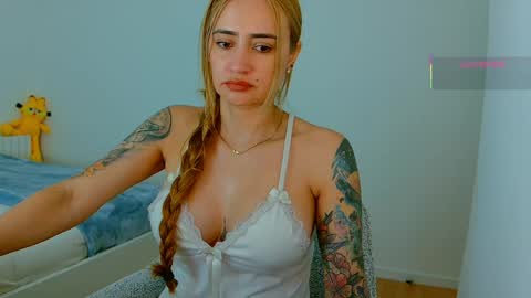 Snapshot of pennyy__ chatting on 06-02-26, 09:55 Hi Im Penelope better vibrations 1111 online show from 06-02-26, 09:55