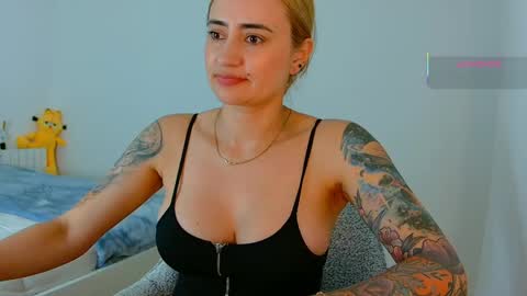 Snapshot of pennyy__ chatting on 06-02-26, 10:01 Hi Im Penelope better vibrations 1111 online show from 06-02-26, 10:01