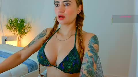 Snapshot of pennyy__ chatting on 06-09-26, 08:26 Hi Im Penelope better vibrations 1111 online show from 06-09-26, 08:26