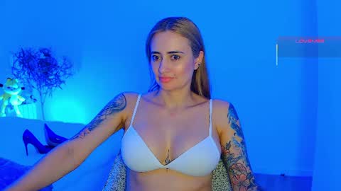 Snapshot of pennyy__ chatting on 06-19-26, 08:45 Hi Im Penelope better vibrations 1111 online show from 06-19-26, 08:45