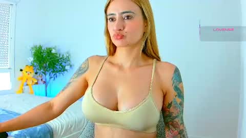 Snapshot of pennyy__ chatting on 06-28-26, 01:17 Hi Im Penelope better vibrations 1111 online show from 06-28-26, 01:17