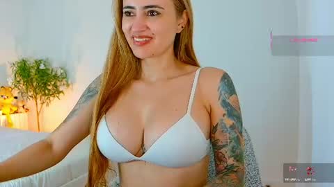 Snapshot of pennyy__ chatting on 07-06-26, 10:45 Hi Im Penelope better vibrations 1111 online show from 07-06-26, 10:45