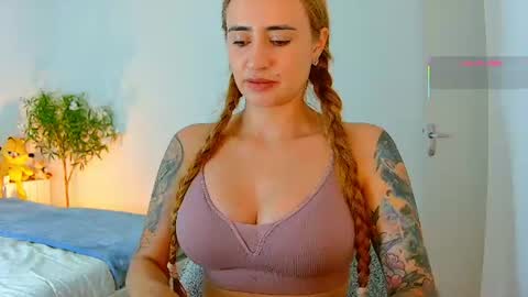 Snapshot of pennyy__ chatting on 07-09-26, 10:14 Hi Im Penelope better vibrations 1111 online show from 07-09-26, 10:14