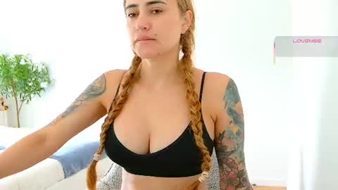 Snapshot of pennyy__ chatting on 07-13-26, 10:29 Hi Im Penelope better vibrations 1111 online show from 07-13-26, 10:29