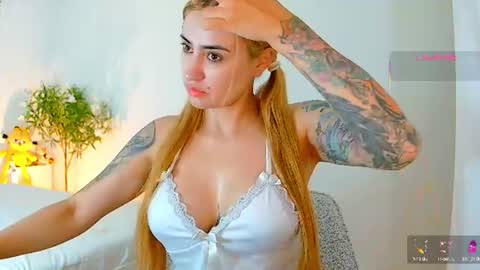 Snapshot of pennyy__ chatting on 07-16-26, 09:37 Hi Im Penelope better vibrations 1111 online show from 07-16-26, 09:37