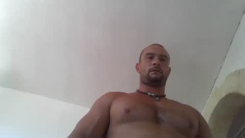 Snapshot of peoalex01 chatting on 06-25-26, 06:29 peoalex01 online show from 06-25-26, 06:29