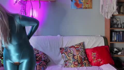 Snapshot of pepperage chatting on 12-27-24, 10:12 Olivia online show from 12-27-24, 10:12