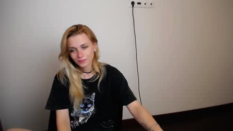 Mia online show from 09-21-25, 07:10