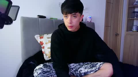 Snapshot of perceo09 chatting on 01-05-25, 04:06 first anal video in bio we are lucy and perceo follow us online show from 01-05-25, 04:06