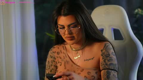 Snapshot of perfectt33n chatting on 12-20-24, 09:21 Dee online show from 12-20-24, 09:21