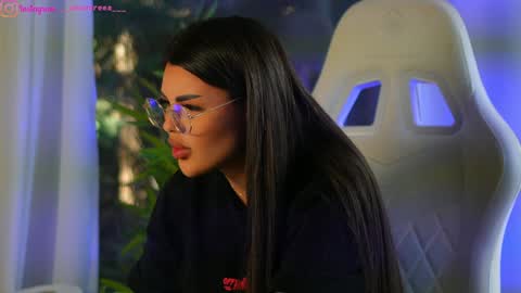 Snapshot of perfectt33n chatting on 01-23-25, 10:11 Dee online show from 01-23-25, 10:11