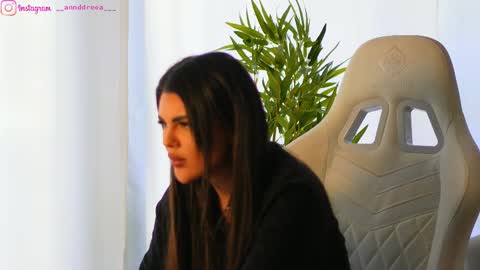 Snapshot of perfectt33n chatting on 02-21-25, 09:24 Dee online show from 02-21-25, 09:24