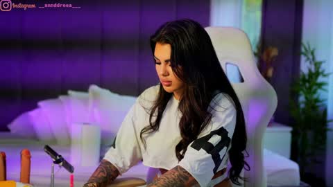 Snapshot of perfectt33n chatting on 09-13-25, 12:49 Dee online show from 09-13-25, 12:49